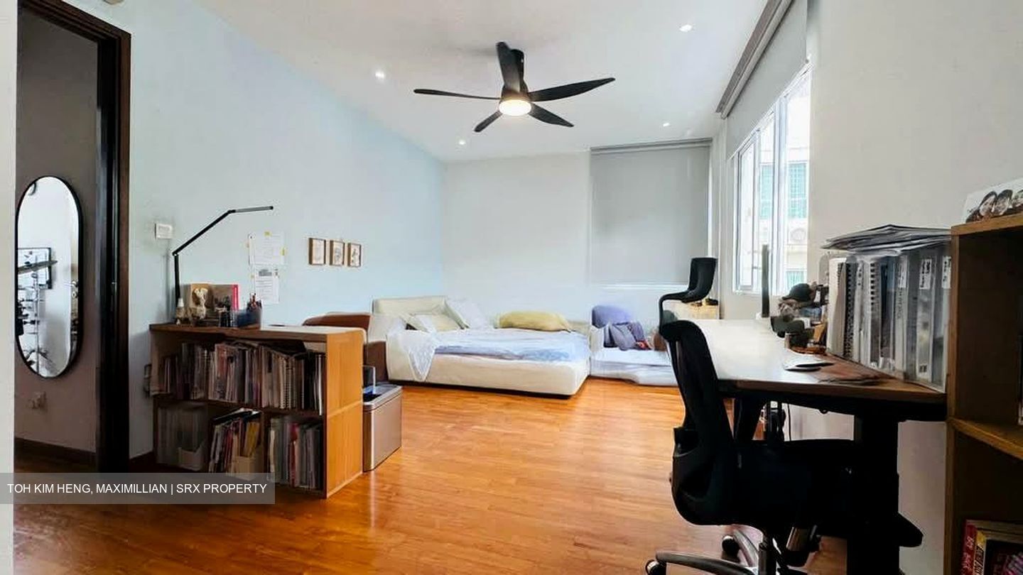 Sims Avenue (D14), Terrace #574515471